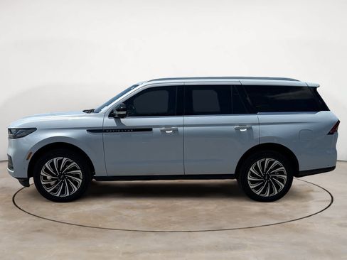 Used 2025 Lincoln Navigator Black Label AWD/4WD image 6