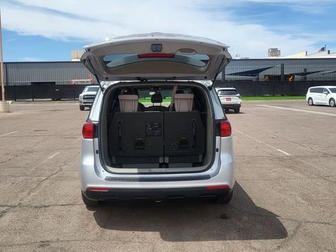 Used 2019 Kia Sedona LX FWD image 11