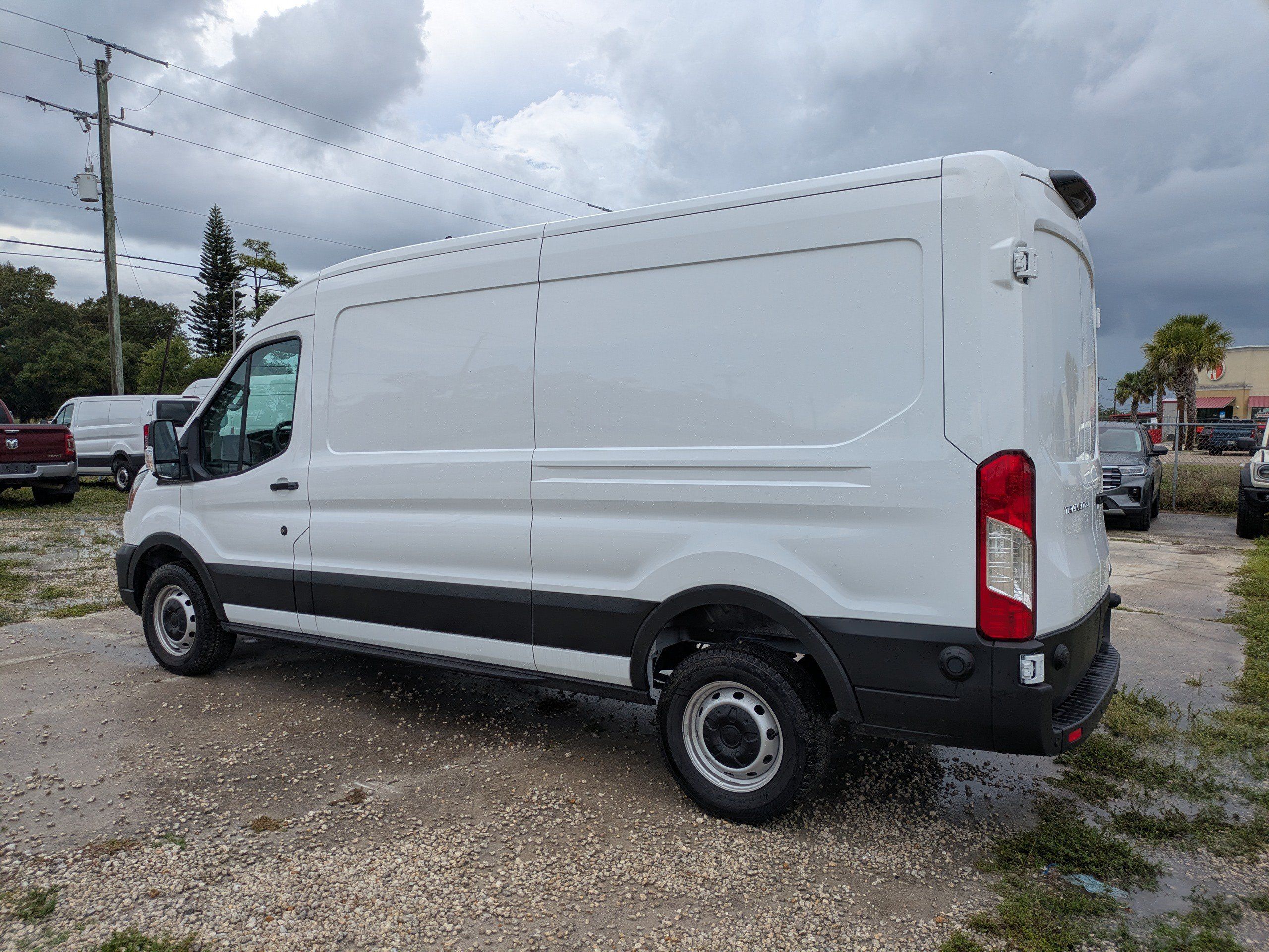 Used 2024 Ford Transit 250 148 Medium Roof RWD image 6