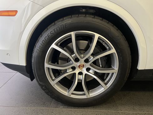 Certified 2025 Porsche Cayenne Coupe image 10