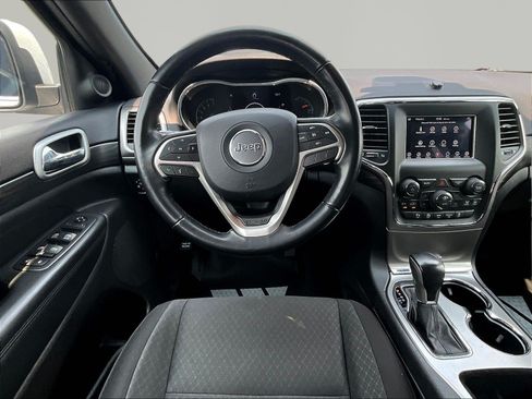 Used 2020 Jeep Grand Cherokee Laredo AWD/4WD image 8