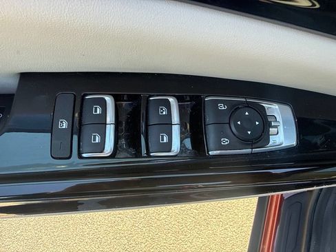Used 2024 Kia Carnival EX FWD image 16