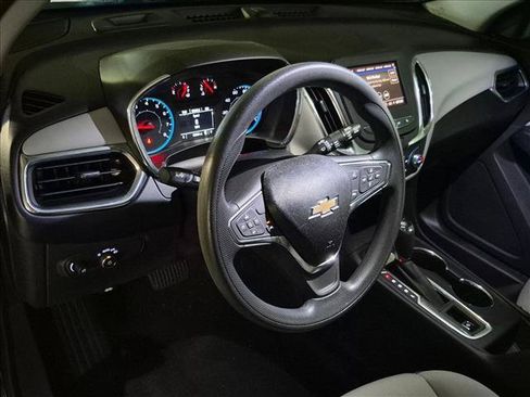 Used 2020 Chevrolet Equinox LS w/ LS Convenience Package FWD image 11