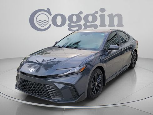 Used 2026 Toyota Camry SE FWD image 1