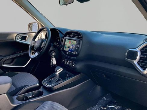 Used 2025 Kia Soul LX w/ LX Technology Package FWD image 26