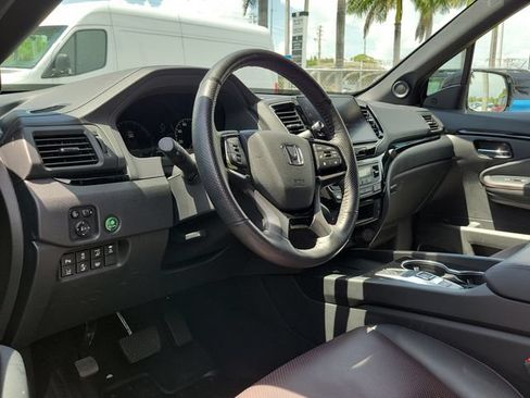 Used 2025 Honda Ridgeline Black Edition image 8