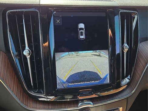 Used 2023 Volvo XC60 B5 Plus image 26