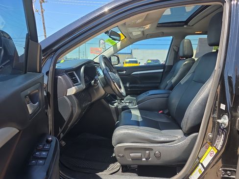 Used 2015 Toyota Highlander XLE image 9