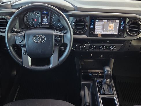 Used 2017 Toyota Tacoma TRD Sport image 26