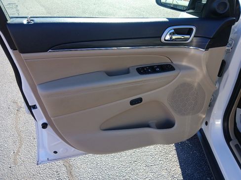 Certified 2022 Jeep Grand Cherokee Limited w/ Trailer Tow Group IV image 23