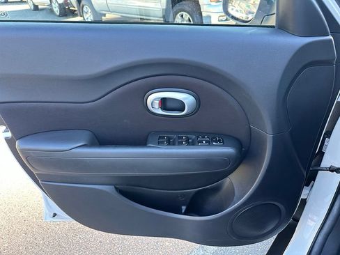 Used 2016 Kia Soul + w/ Designer's Package FWD image 16