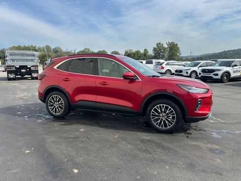 New 2025 Ford Escape SE image 15