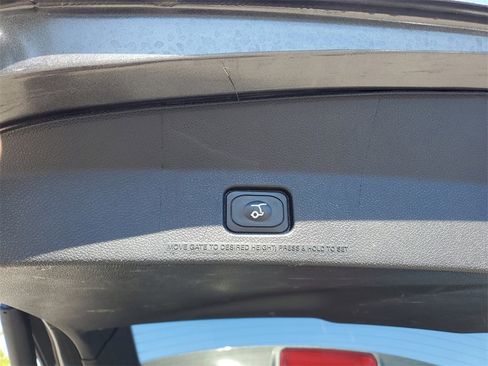 Used 2019 Ford Explorer XLT w/ Equipment Group 202A image 7