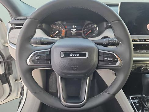 Used 2024 Jeep Compass Latitude image 15