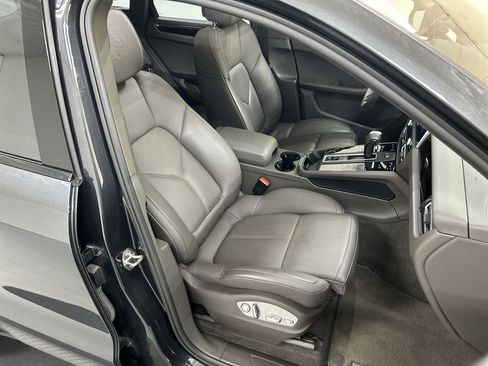 Certified 2023 Porsche Macan AWD/4WD image 24
