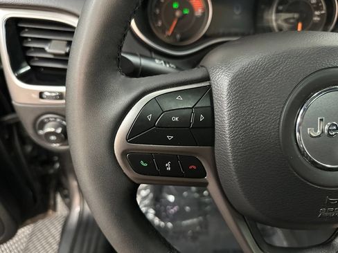 Used 2022 Jeep Cherokee Limited AWD/4WD image 15