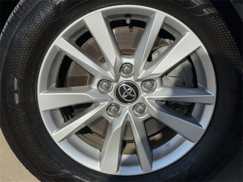 Used 2025 Toyota Camry LE image 10