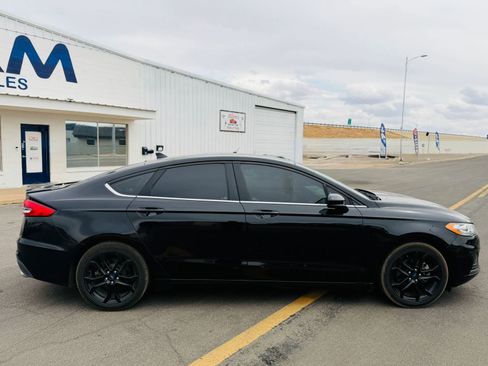 Used 2019 Ford Fusion SE w/ Equipment Group 151A FWD image 2