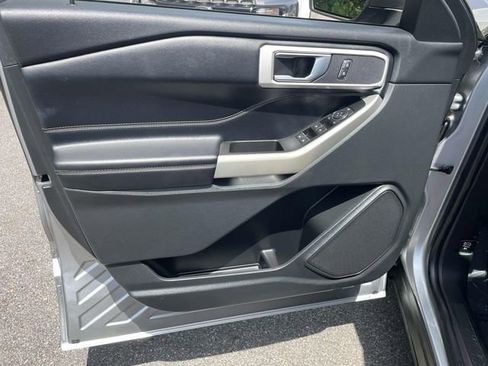 Used 2021 Ford Explorer XLT image 12