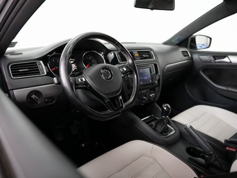 Used 2016 Volkswagen Jetta Sport image 6