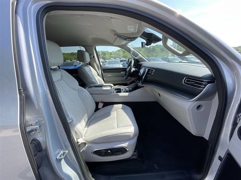 Used 2024 Jeep Wagoneer Series II AWD/4WD image 37