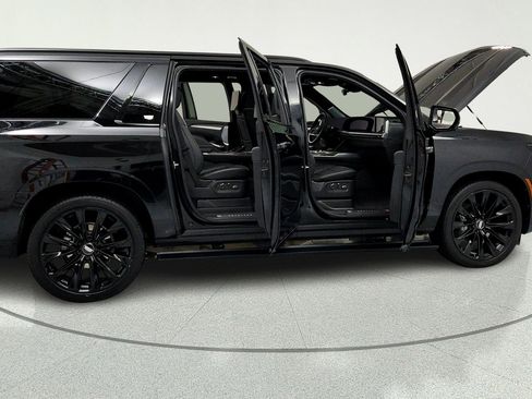 Certified 2026 Cadillac Escalade ESV Platinum Sport AWD/4WD image 13