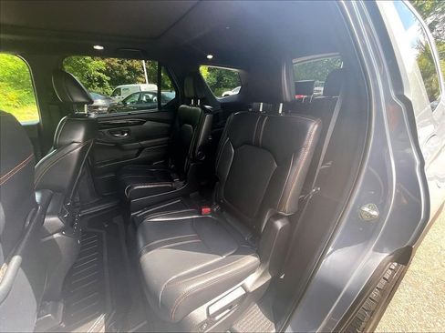 Used 2025 Honda Pilot TrailSport image 15
