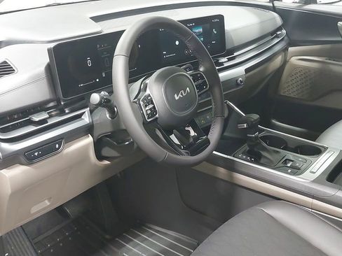 New 2026 Kia Carnival FWD image 17