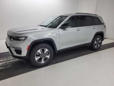 Used 2022 Jeep Grand Cherokee Limited 4xe w/ Luxury Tech Group II image 2