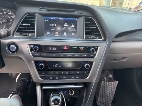 Used 2017 Hyundai Sonata Limited image 9