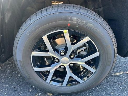 New 2025 Jeep Grand Cherokee Limited image 25