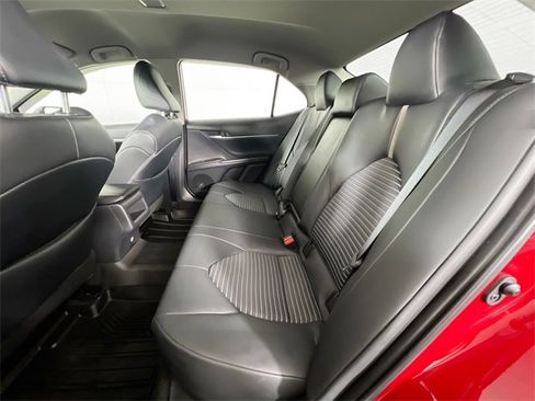 Used 2024 Toyota Camry SE image 21