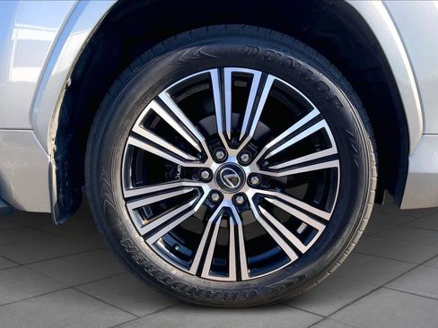 Used 2024 Lexus LX 600 4WD w/ Luxury Package image 10