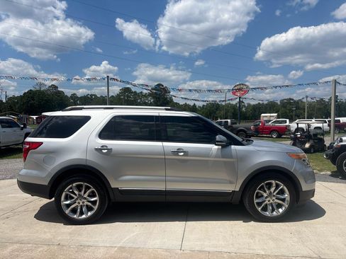 Used 2014 Ford Explorer XLT w/ Equipment Group 202A FWD image 4