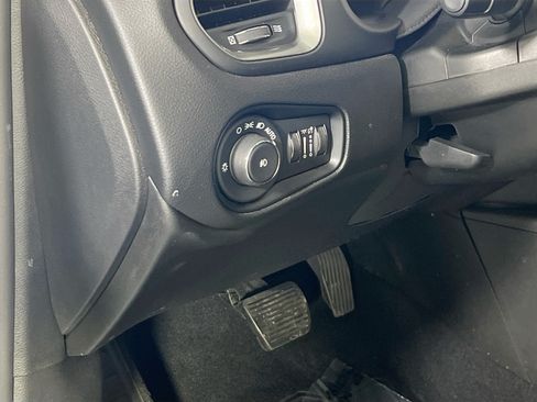 Used 2022 Jeep Renegade Latitude w/ Convenience Group AWD/4WD image 10