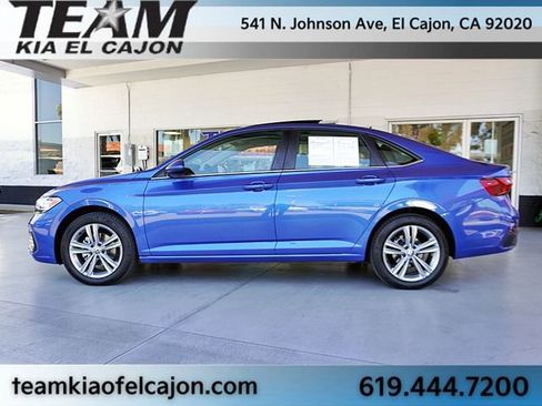 Used 2024 Volkswagen Jetta SE FWD image 6