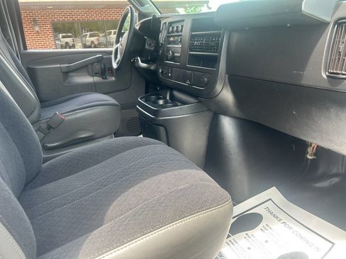 Used 2019 GMC Savana 2500 w/ Driver Convenience Package RWD image 17