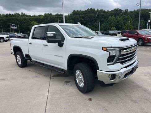 Used 2025 Chevrolet Silverado 2500 LTZ w/ LTZ Convenience Package AWD/4WD image 14
