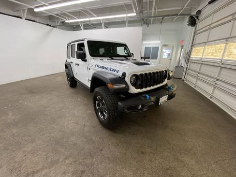Used 2024 Jeep Wrangler Unlimited Rubicon 4xe image 8