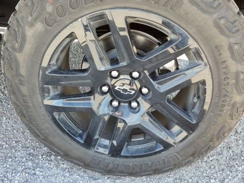 Used 2024 Chevrolet Silverado 1500 Custom Trail Boss w/ LPO, Dark Essentials Package image 9