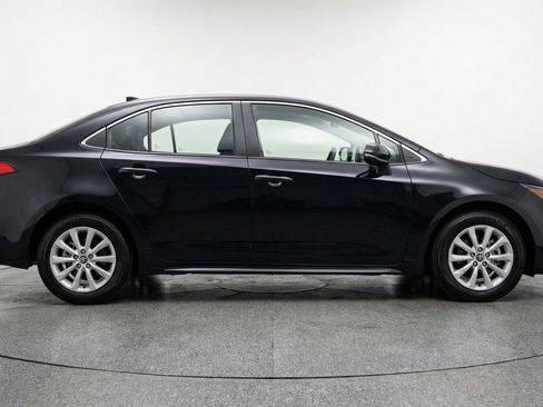 Used 2025 Toyota Corolla LE FWD image 11