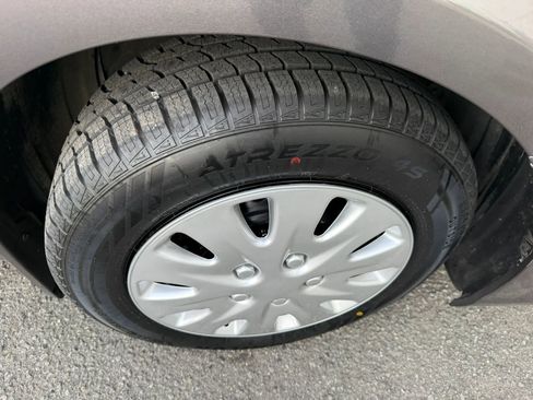 Used 2017 Toyota Camry LE image 18