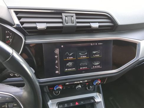 Used 2022 Audi Q3 2.0T Premium w/ Convenience Package image 34