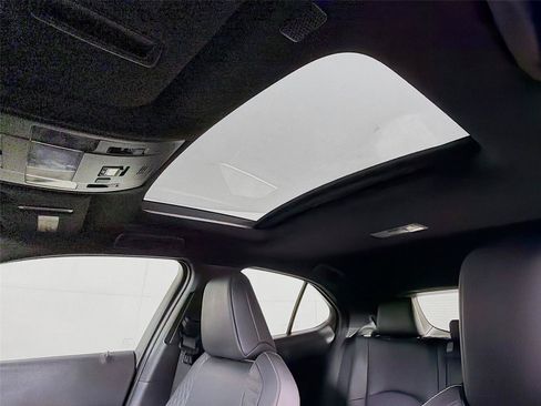 Used 2019 Lexus UX 200 FWD image 5