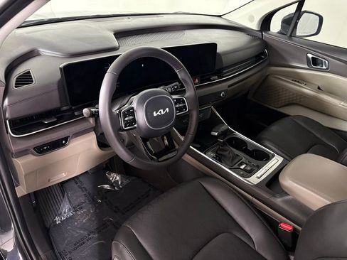 New 2026 Kia Carnival EX FWD image 17