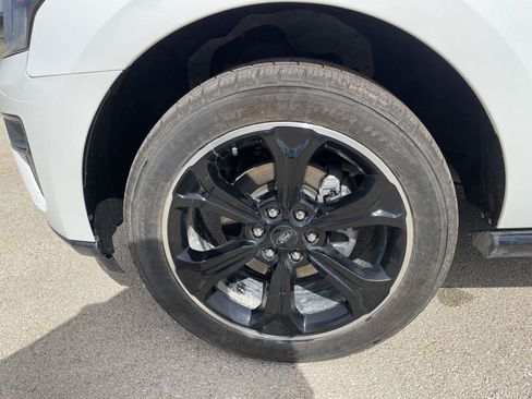 Used 2023 Ford Expedition Limited AWD/4WD image 35