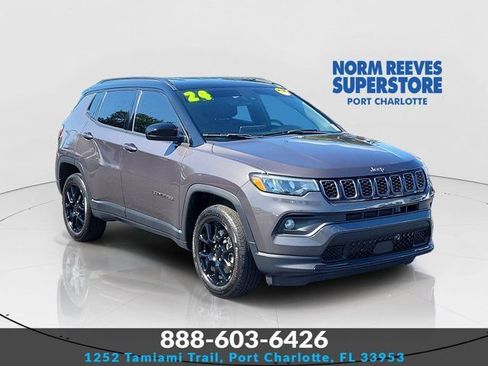 Used 2024 Jeep Compass Latitude w/ Convenience Group AWD/4WD image 1