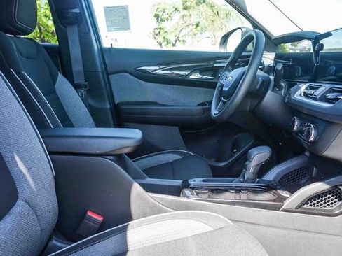 Used 2024 Chevrolet TrailBlazer LS w/ LS Convenience Package FWD image 17