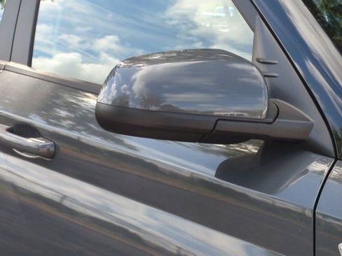 Used 2024 Hyundai Venue SEL FWD image 11