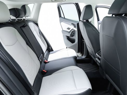 New 2026 Volkswagen Tiguan SE AWD/4WD image 38